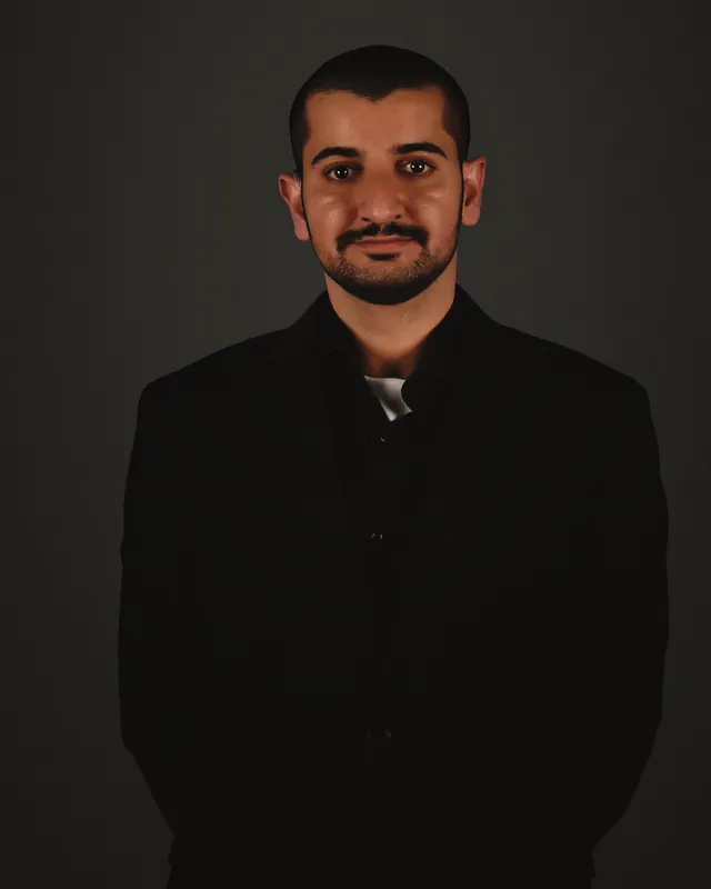 Ahmed Yahya Al Kindi, studio portrait